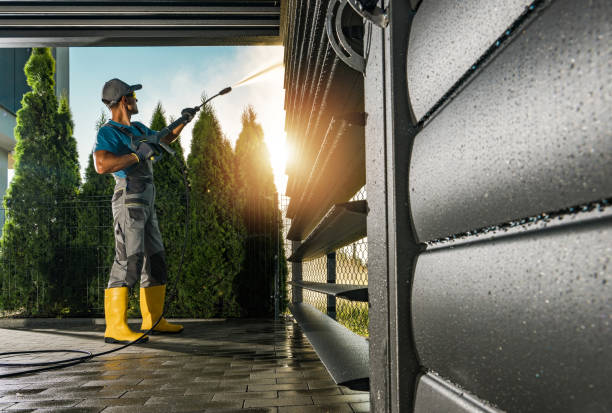 Best Deck Pressure Washing  in Bellflower, CA